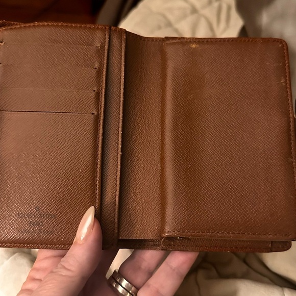 Louis Vuitton RARE KISS LOCK wallet. No call outs - Picture 4 of 5